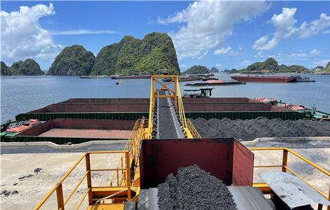 Công ty Kho vận và cảng Cẩm Phả: Đẩy mạnh thi đua lao động sản xuất, đáp ứng than cho tiêu thụ